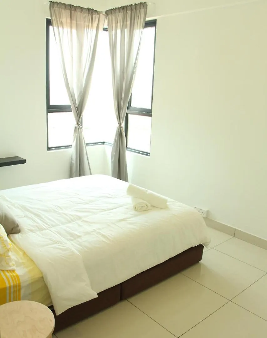 Raffles Suites By Stayshare Homes Johor Bahru 0*,